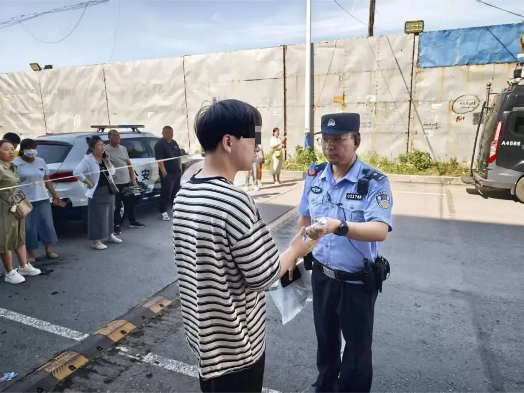 【护航中考】冰城公安:“别慌”“加油” 考场外的藏蓝温度-第5张图片-四季读书网