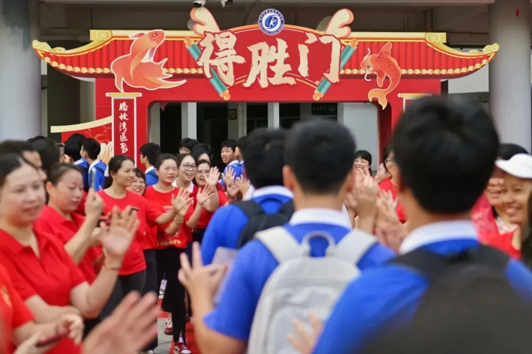深圳中考今天开始了!直击现场→-第9张图片-四季读书网
