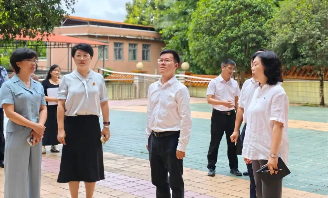 鲁锦锋调研中考备考和校园安全工作-第3张图片-四季读书网