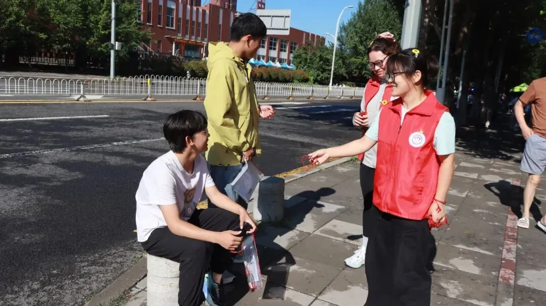 【团学工作】党团共建创实绩,志愿护航中考路——汽车学院助力浑南二点志愿服务工作-第9张图片-四季读书网