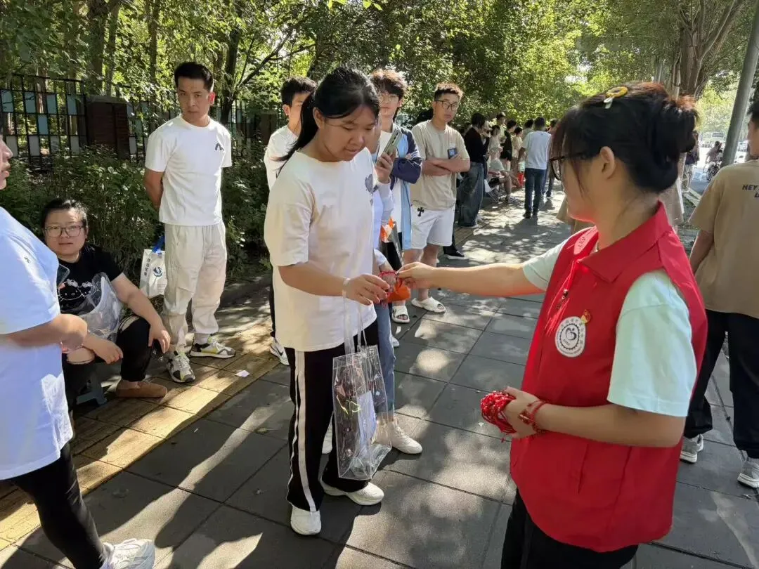 【团学工作】党团共建创实绩,志愿护航中考路——汽车学院助力浑南二点志愿服务工作-第15张图片-四季读书网