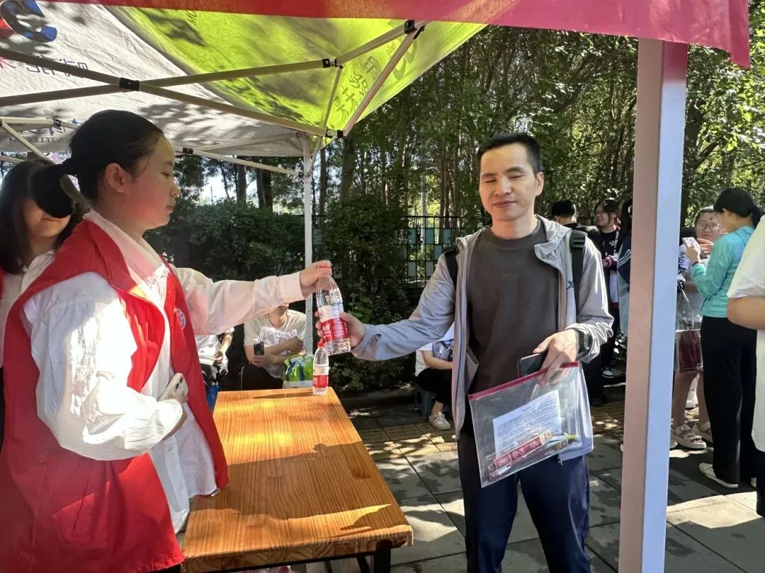 【团学工作】党团共建创实绩,志愿护航中考路——汽车学院助力浑南二点志愿服务工作-第16张图片-四季读书网