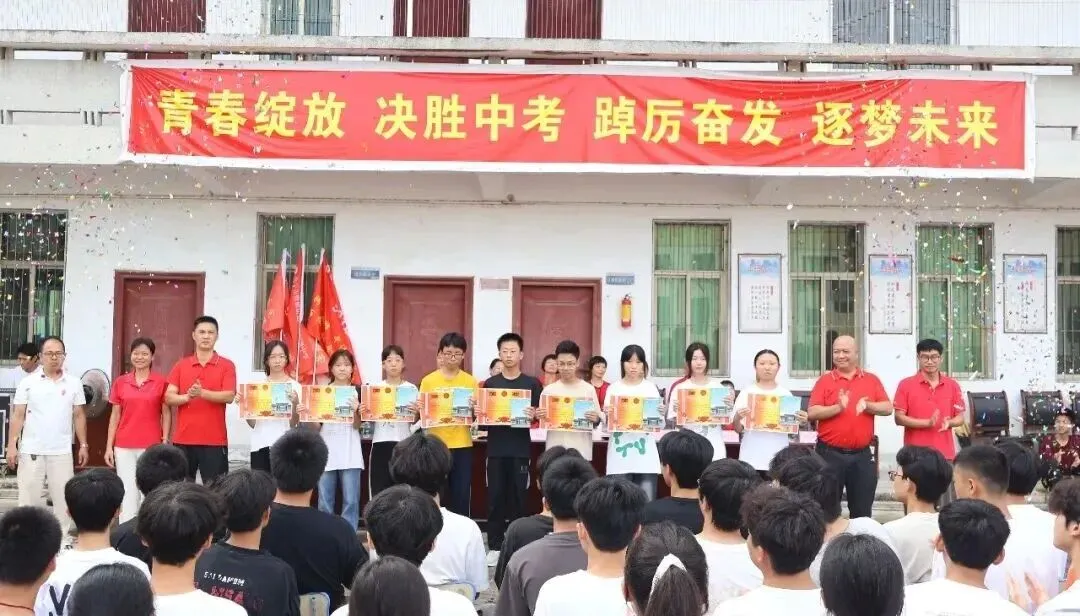 笔定乾坤,赢战中考|果中少年,踏光出征,决胜2026!-第7张图片-四季读书网