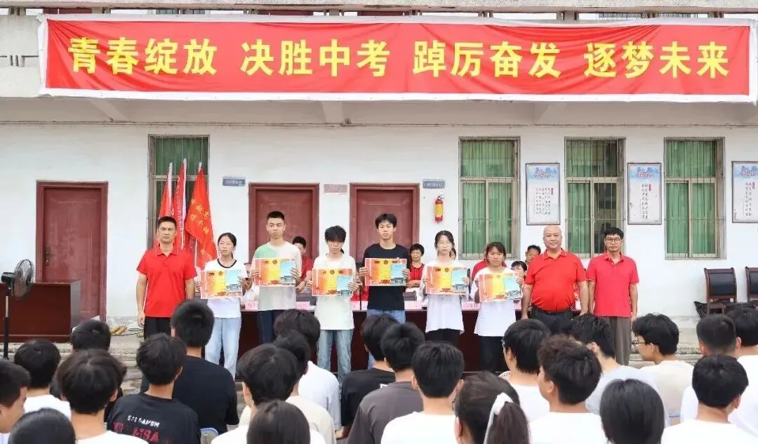 笔定乾坤,赢战中考|果中少年,踏光出征,决胜2026!-第8张图片-四季读书网