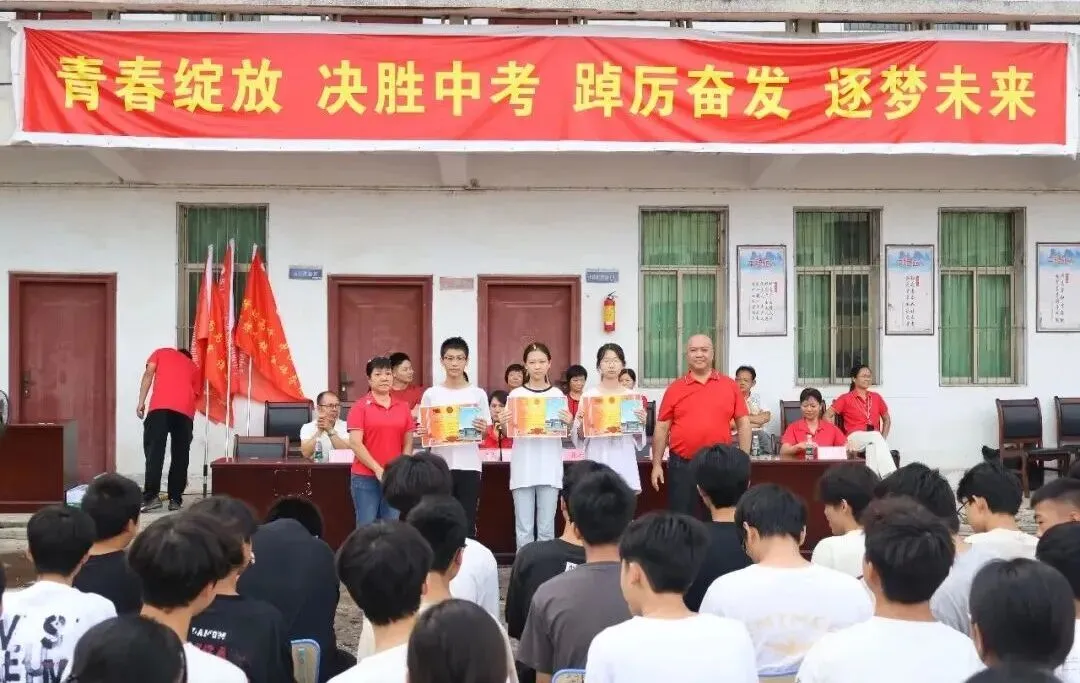 笔定乾坤,赢战中考|果中少年,踏光出征,决胜2026!-第9张图片-四季读书网