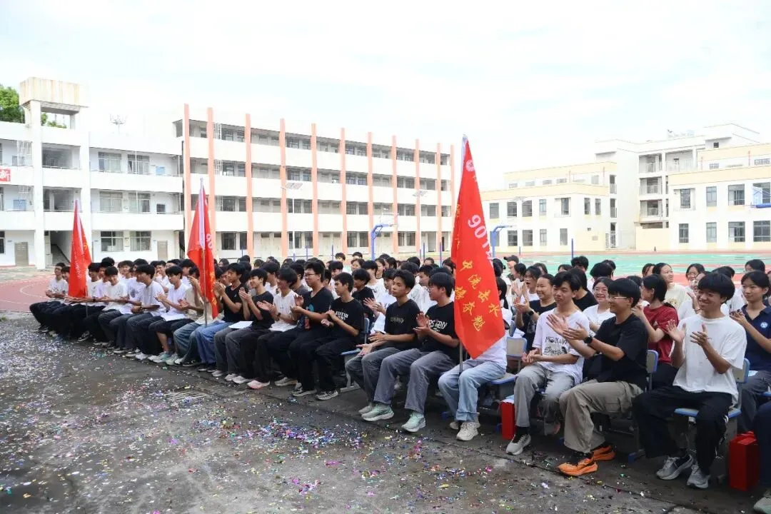 笔定乾坤,赢战中考|果中少年,踏光出征,决胜2026!-第17张图片-四季读书网