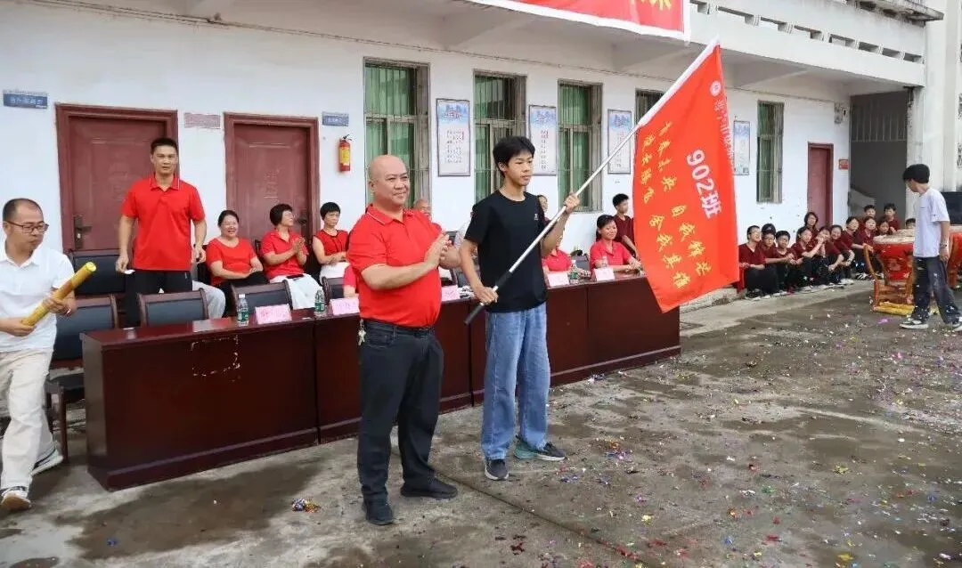笔定乾坤,赢战中考|果中少年,踏光出征,决胜2026!-第20张图片-四季读书网