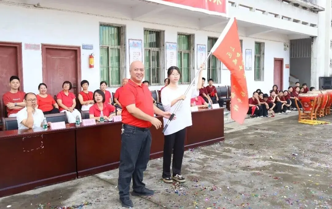 笔定乾坤,赢战中考|果中少年,踏光出征,决胜2026!-第21张图片-四季读书网