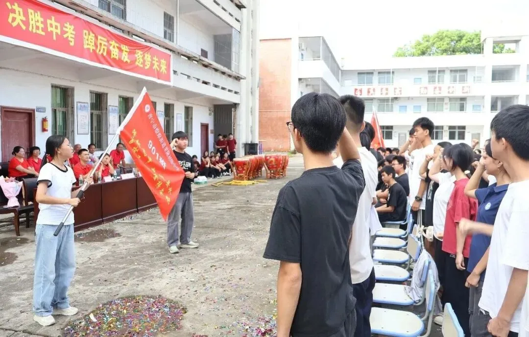 笔定乾坤,赢战中考|果中少年,踏光出征,决胜2026!-第22张图片-四季读书网