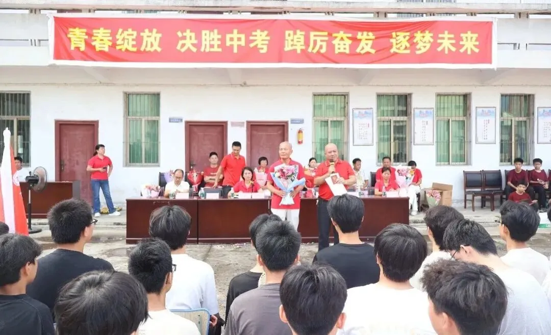 笔定乾坤,赢战中考|果中少年,踏光出征,决胜2026!-第27张图片-四季读书网