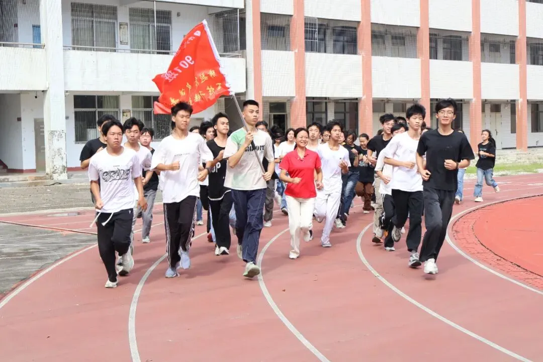 笔定乾坤,赢战中考|果中少年,踏光出征,决胜2026!-第29张图片-四季读书网