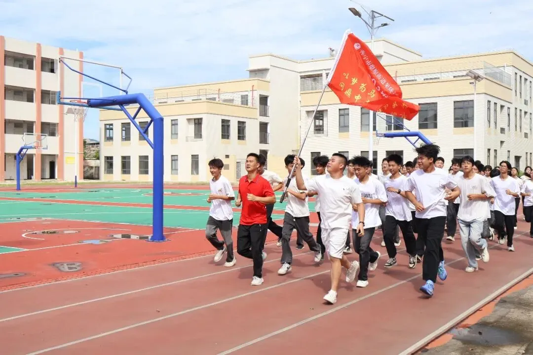 笔定乾坤,赢战中考|果中少年,踏光出征,决胜2026!-第31张图片-四季读书网