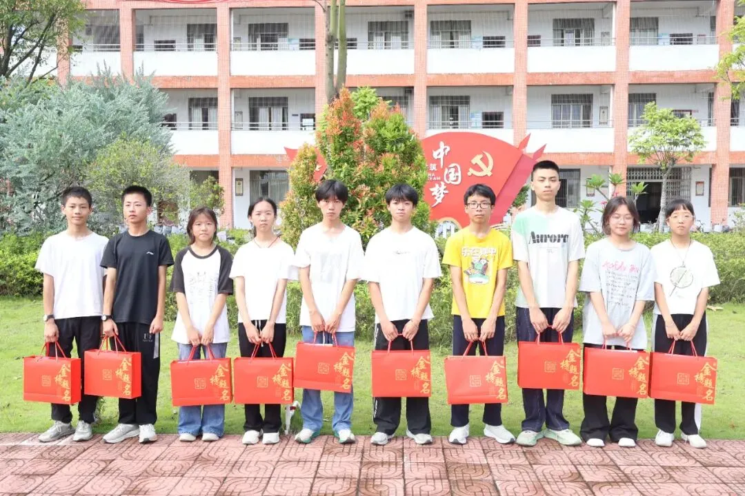 笔定乾坤,赢战中考|果中少年,踏光出征,决胜2026!-第34张图片-四季读书网