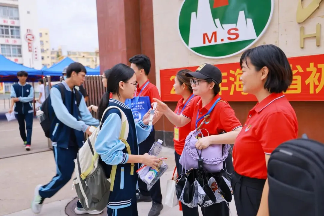 笔落夏章,青春逐光!海口中考圆满收官-第8张图片-四季读书网