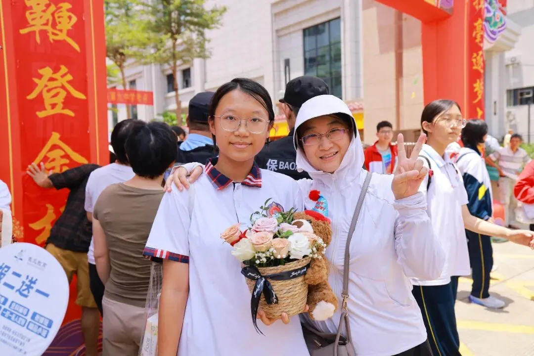 笔落夏章,青春逐光!海口中考圆满收官-第14张图片-四季读书网
