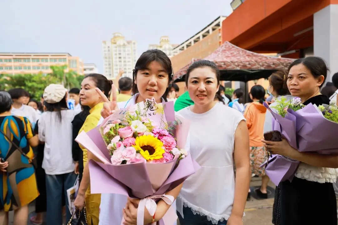 笔落夏章,青春逐光!海口中考圆满收官-第15张图片-四季读书网