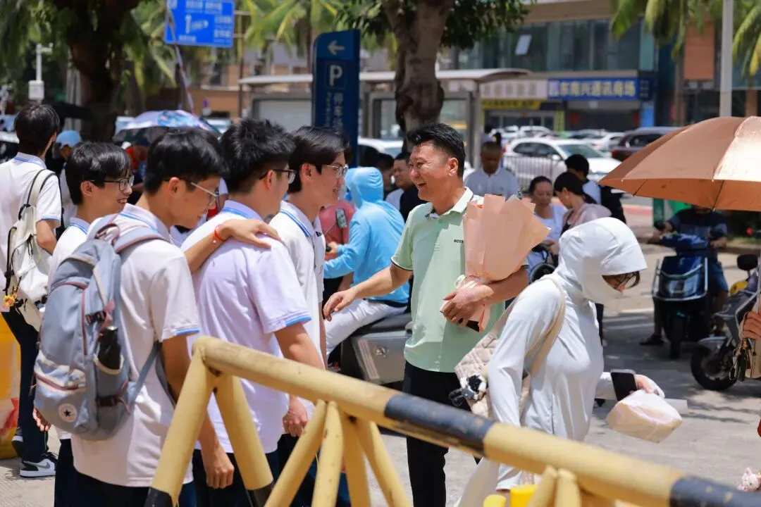 笔落夏章,青春逐光!海口中考圆满收官-第17张图片-四季读书网