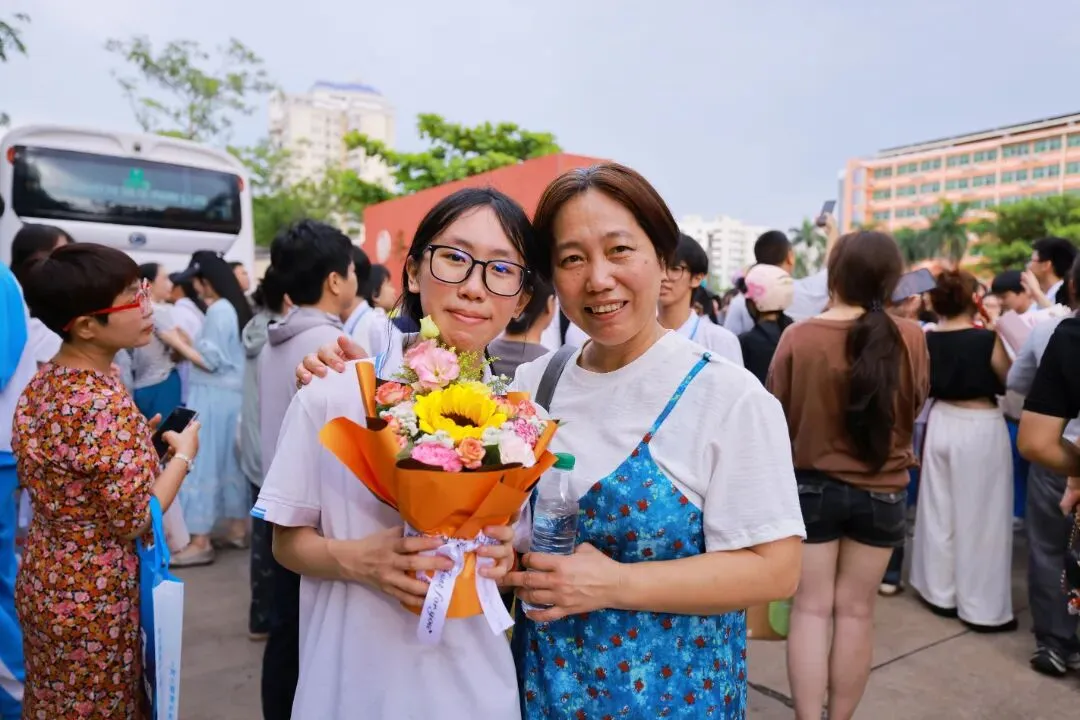 笔落夏章,青春逐光!海口中考圆满收官-第21张图片-四季读书网