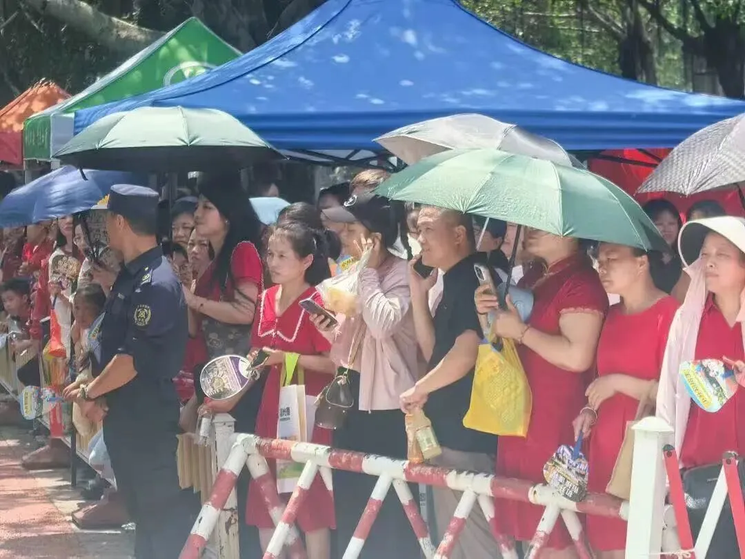 夏至粽香父亲节,中考场上的“父”出与守望-第3张图片-四季读书网