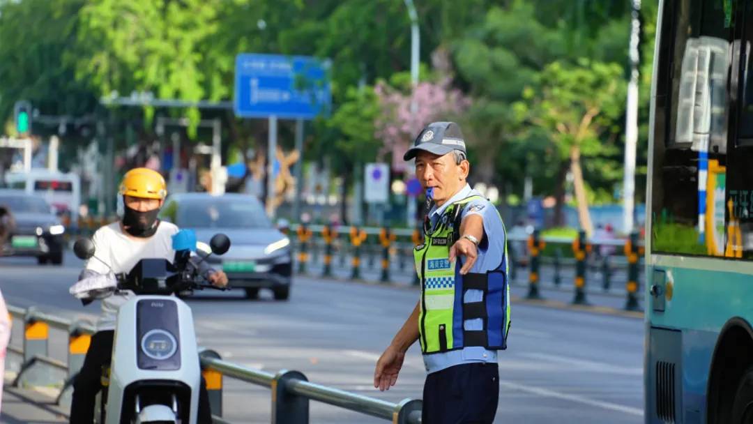 “警”随中考 东方公安为梦想护航!-第6张图片-四季读书网