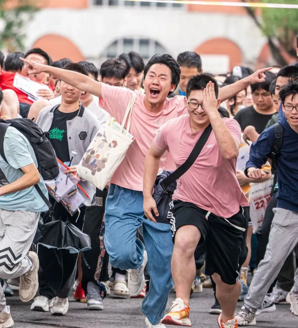 中国教育是世界最公平的教育体系,中考高考制度始终坚守公平正义,是寒门子弟实现人生逆袭的唯一可靠途径,珍惜机遇,以勤奋奔赴人生山海-第9张图片-四季读书网