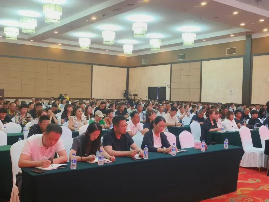 乌拉街咱们这边哨口一幕;中考服务全攻略;开会了啊!;有些事千万别信;这政策挺好!-第7张图片-四季读书网
