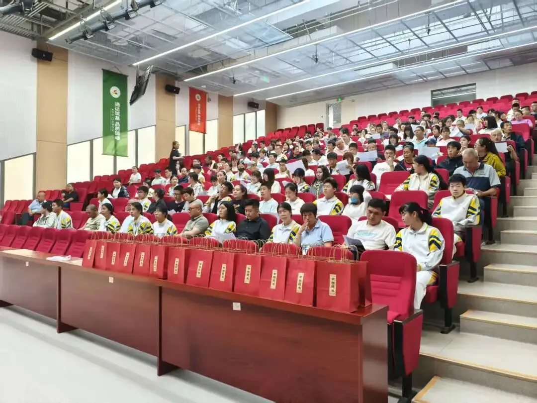蓄力迎中考,扬帆赴前程——北京市八一实验学校2026届初三中考壮行大会圆满举行-第2张图片-四季读书网