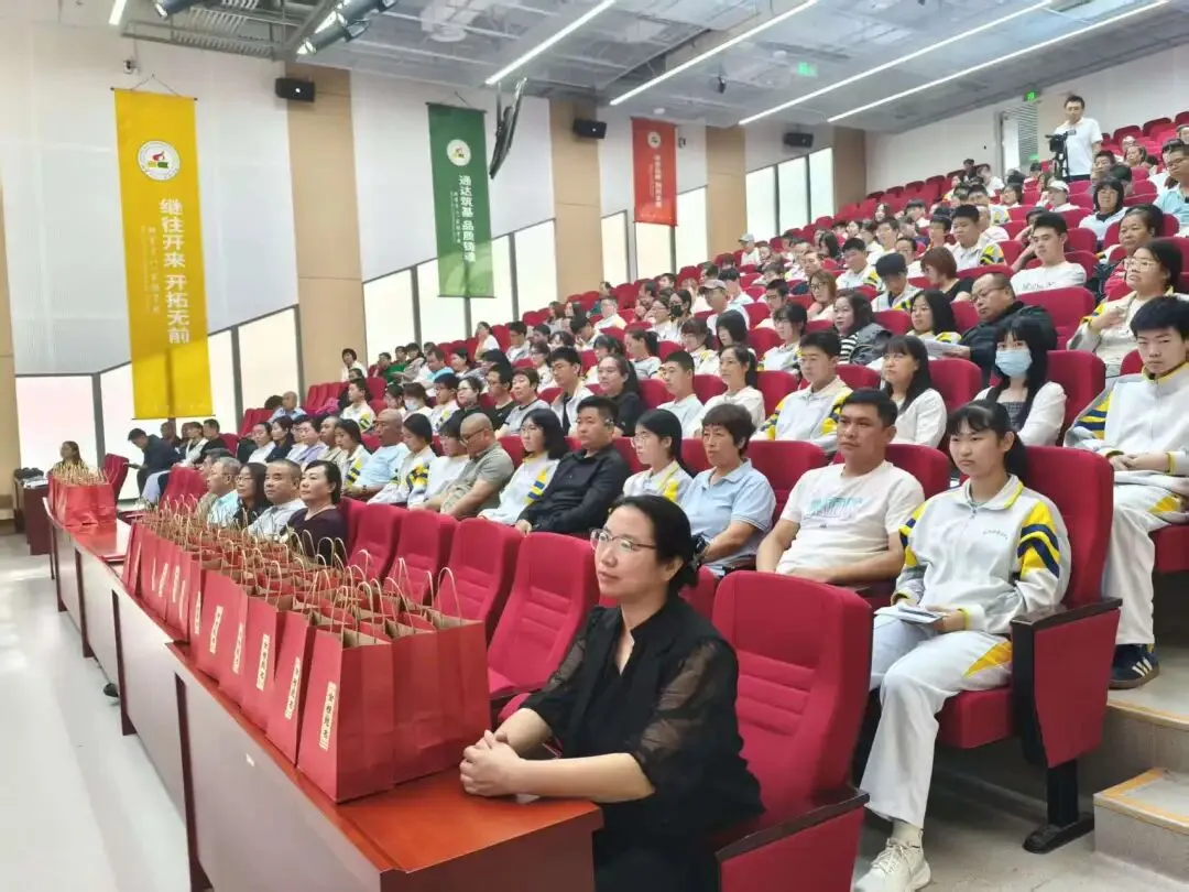 蓄力迎中考,扬帆赴前程——北京市八一实验学校2026届初三中考壮行大会圆满举行-第16张图片-四季读书网