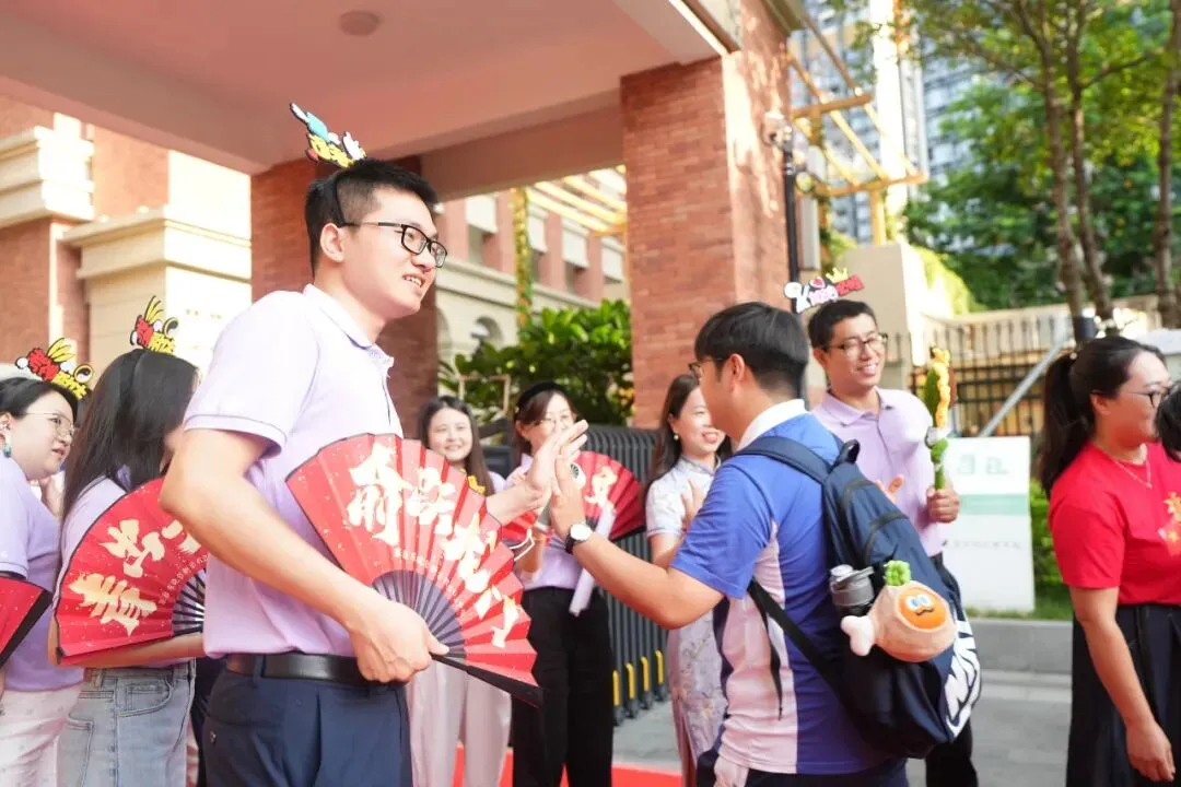 2026,逐梦中考丨风雨护航暖人心 温情守护逐梦路-第22张图片-四季读书网