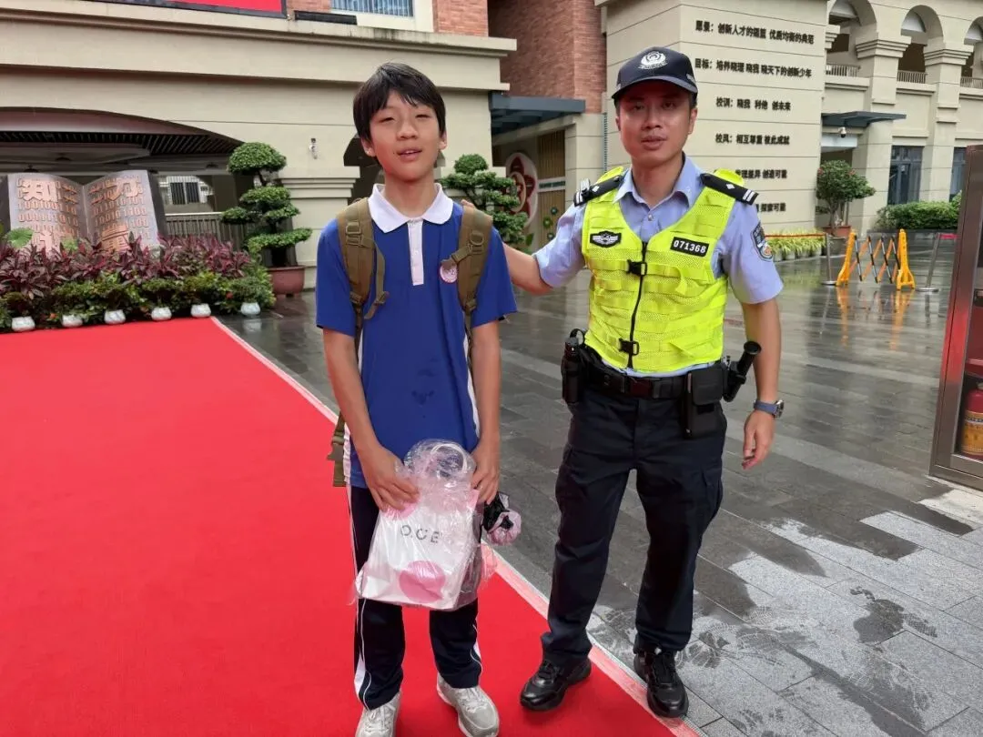 2026,逐梦中考丨风雨护航暖人心 温情守护逐梦路-第34张图片-四季读书网