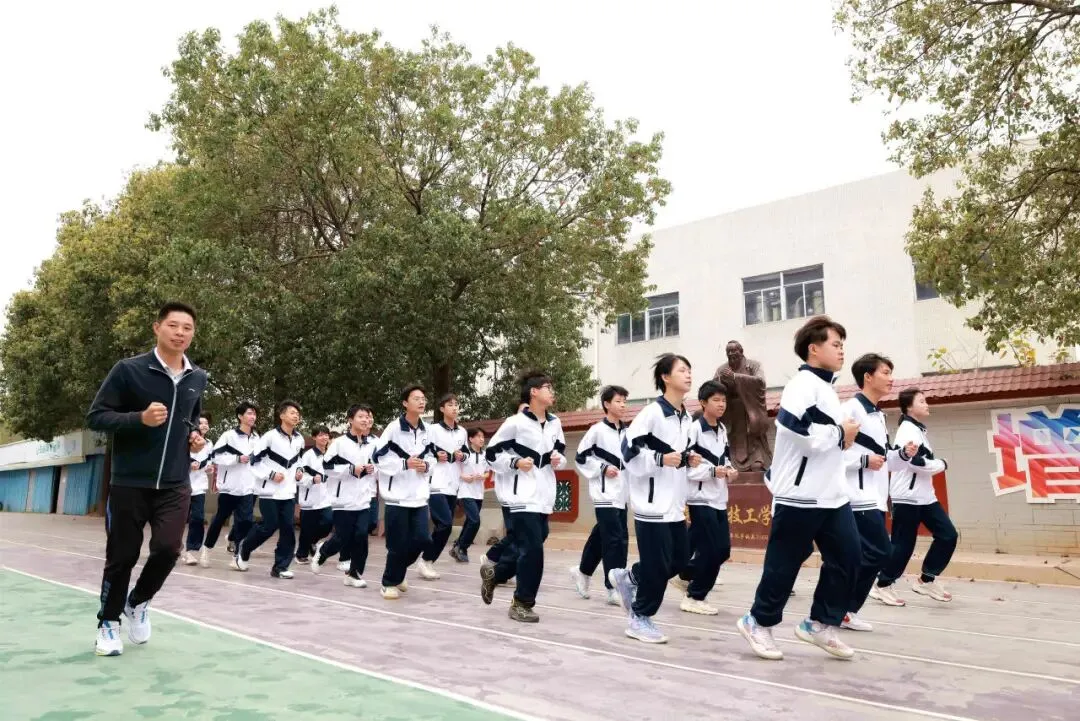 冲刺中考!加油少年们!-第71张图片-四季读书网