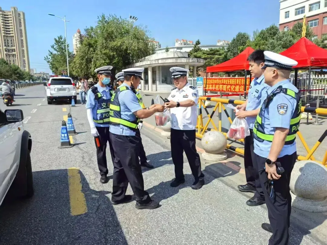 全程“警”护中考,祝你“试”不可挡丨护航中考-第2张图片-四季读书网