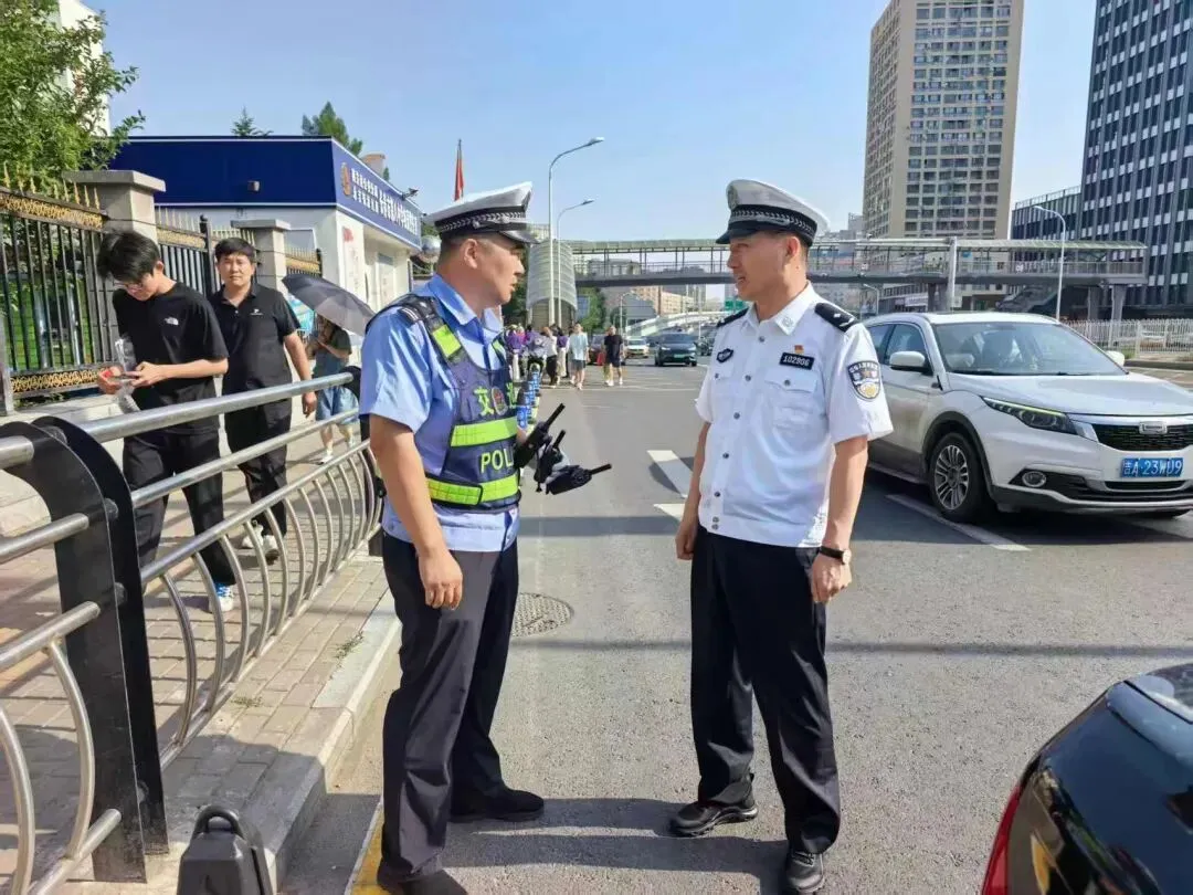 全程“警”护中考,祝你“试”不可挡丨护航中考-第4张图片-四季读书网