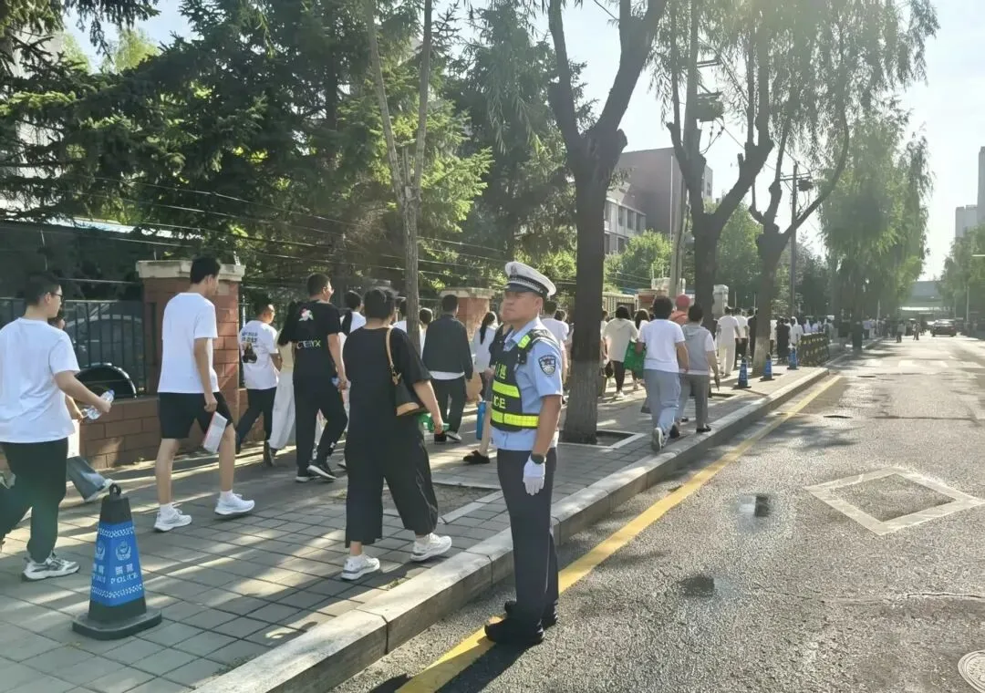 全程“警”护中考,祝你“试”不可挡丨护航中考-第18张图片-四季读书网