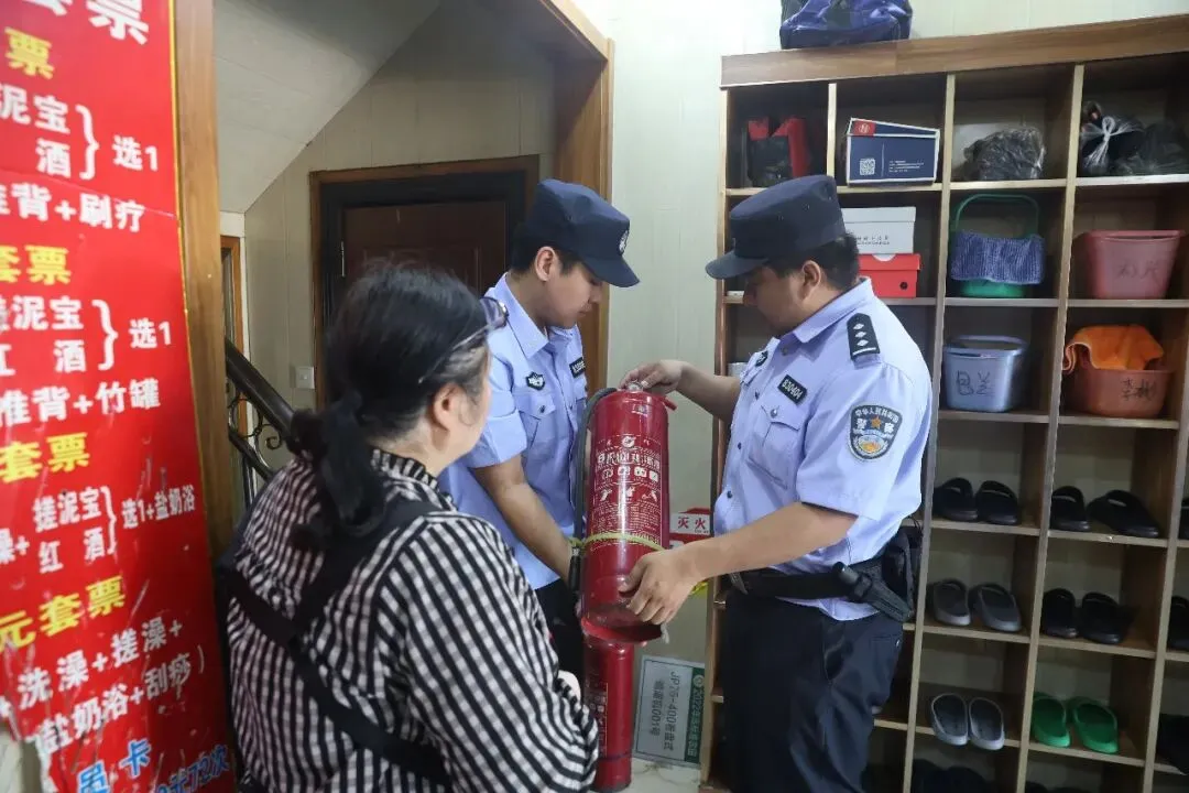 “警”随中考,全力以“护”!洮南公安多措并举全力护航中考!-第2张图片-四季读书网