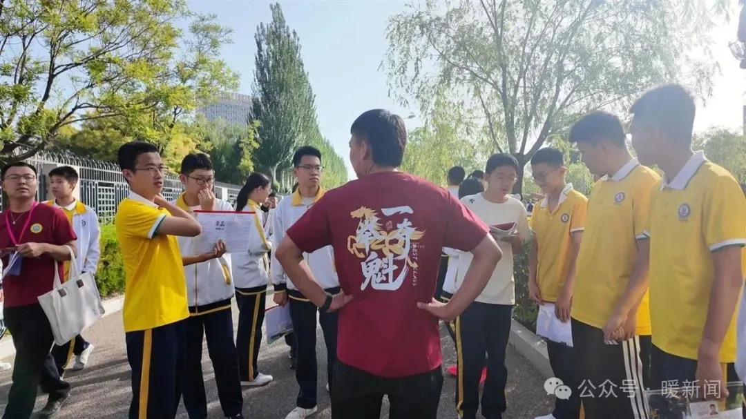加油,少年!鄂尔多斯中考现场直击��-第6张图片-四季读书网