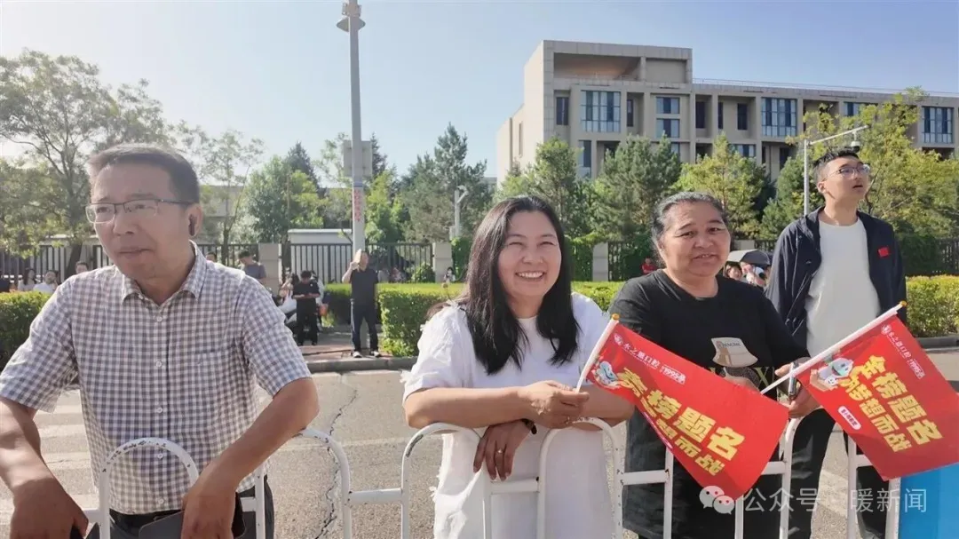 加油,少年!鄂尔多斯中考现场直击��-第7张图片-四季读书网