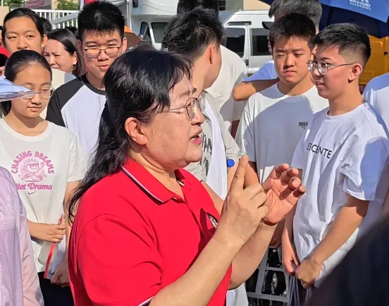 直击2026长春中考首日!“高考大神”现身考点为中考生送好运!-第12张图片-四季读书网