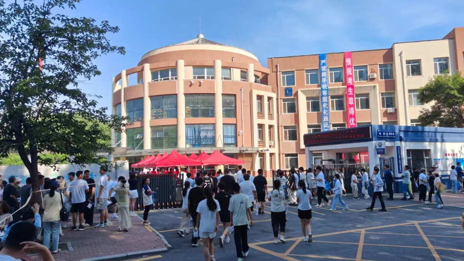 直击2026长春中考首日!“高考大神”现身考点为中考生送好运!-第17张图片-四季读书网