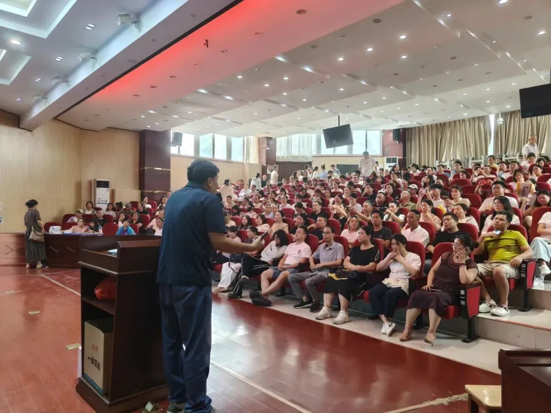 【助力中考】南昌市南钢学校召开初三年级志愿填报指导会-第5张图片-四季读书网