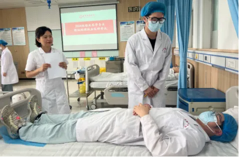 抓实执业助理医师模拟实训 夯实临床执业基础 | 医学院2024级临床医学专业执业助理医师顺利开展-第2张图片-四季读书网