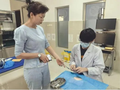 抓实执业助理医师模拟实训 夯实临床执业基础 | 医学院2024级临床医学专业执业助理医师顺利开展-第7张图片-四季读书网