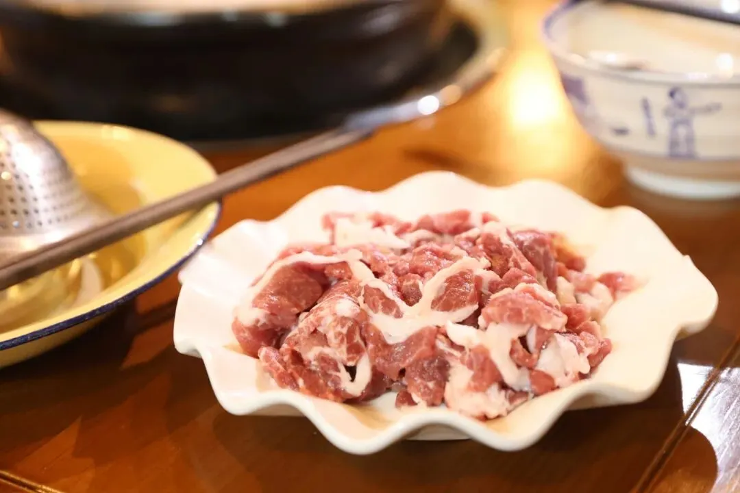 跟着中考作文去解锁屯昌黑猪肉涮粉地道吃法-第7张图片-四季读书网