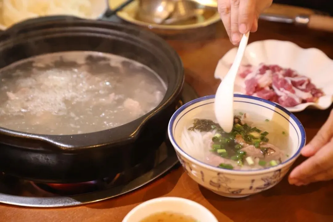 跟着中考作文去解锁屯昌黑猪肉涮粉地道吃法-第11张图片-四季读书网