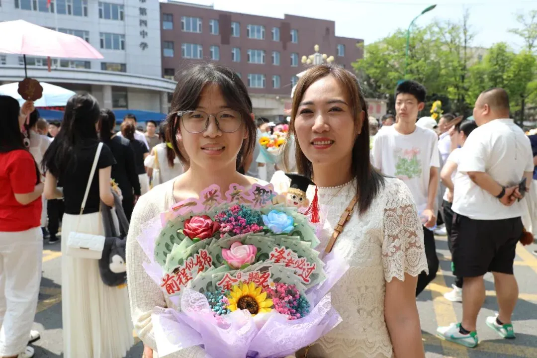 今日中考丨2822名桦甸考生 夏风伴笔墨 执笔写青春-第11张图片-四季读书网