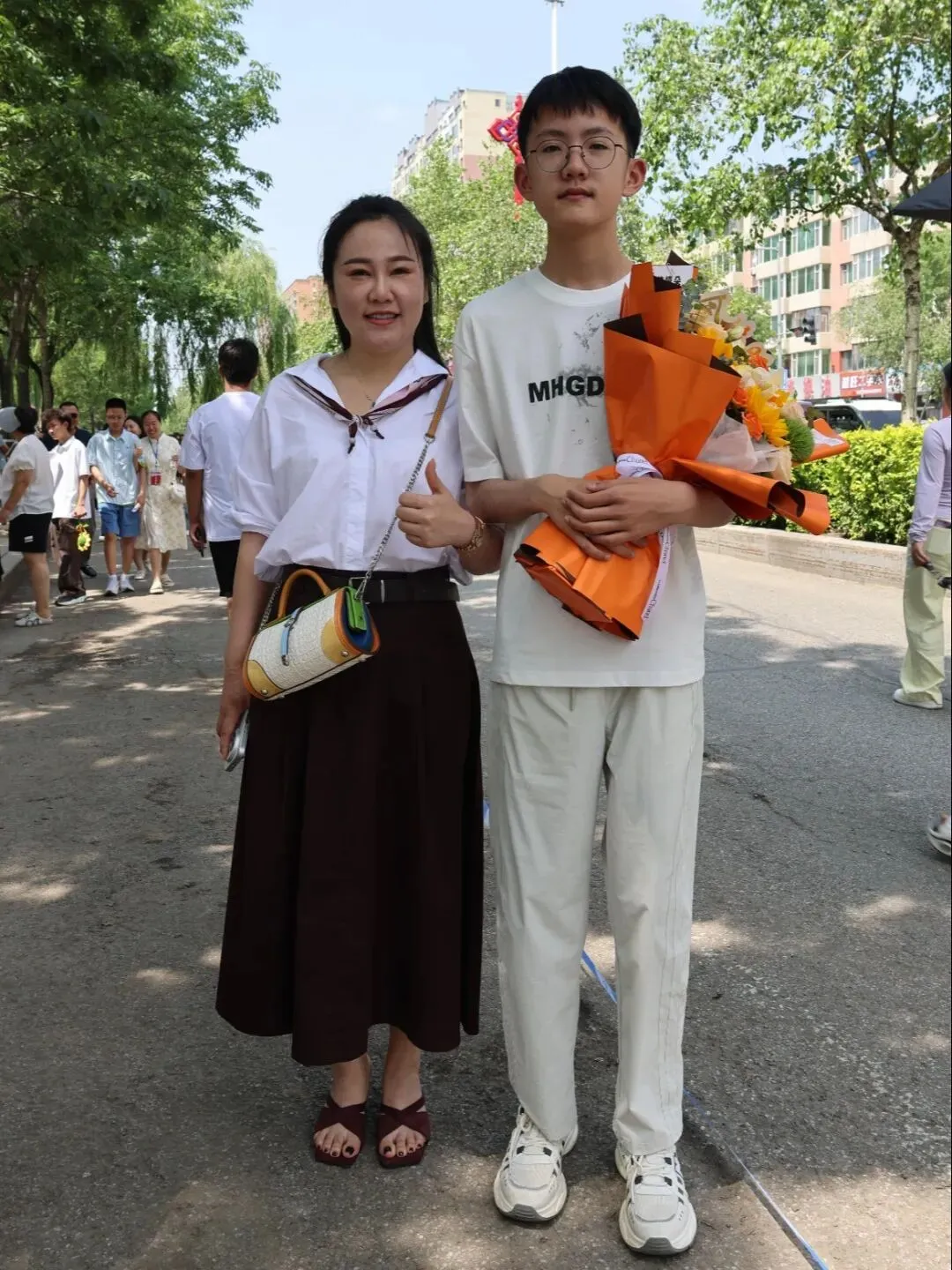 今日中考丨2822名桦甸考生 夏风伴笔墨 执笔写青春-第13张图片-四季读书网