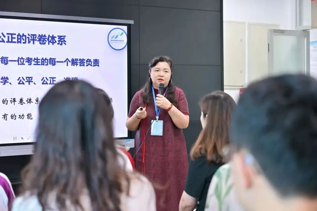 走进中考阅卷基地!贵阳阅卷开放日,贵州教育报记者“零距离”见证阳光评卷全过程-第4张图片-四季读书网
