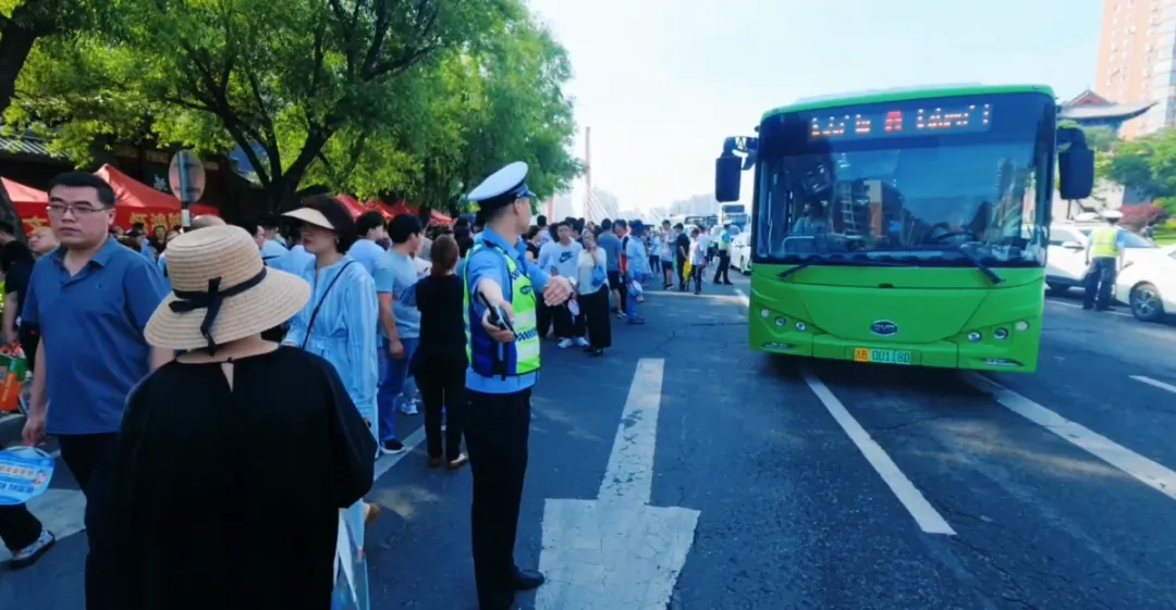 中考首日,江城公安“护考模式”准时上线!-第14张图片-四季读书网