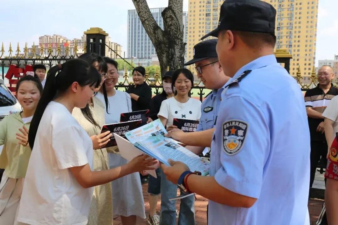 中考首日,江城公安“护考模式”准时上线!-第19张图片-四季读书网