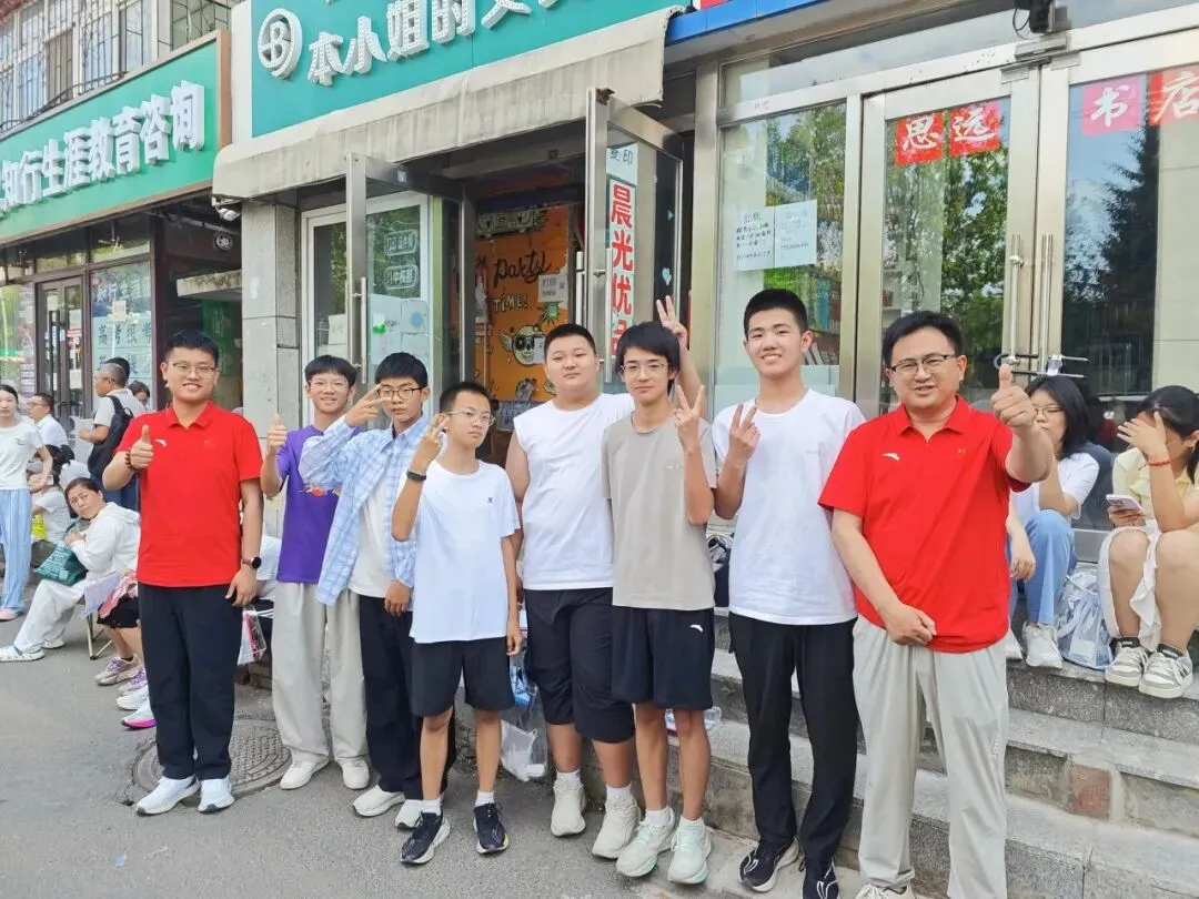 【繁荣学校·直击中考】红装相伴 暖心护航——2026届吉林省实验繁荣学校带考掠影(一)-第5张图片-四季读书网